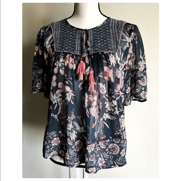 3/$20 Knox Rose Sheer Short Sleeve Floral Blouse - Picture 1 of 5
